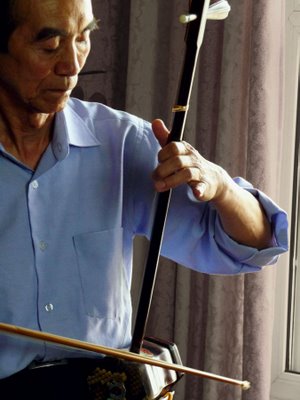 Erhu (二胡)